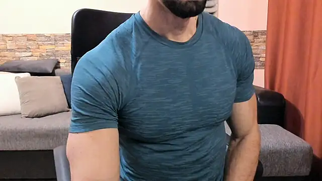 HotHunkTrainer online show from November 30, 9:10 am