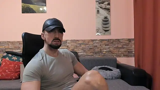 HotHunkTrainer online show from February 22, 9:22 am