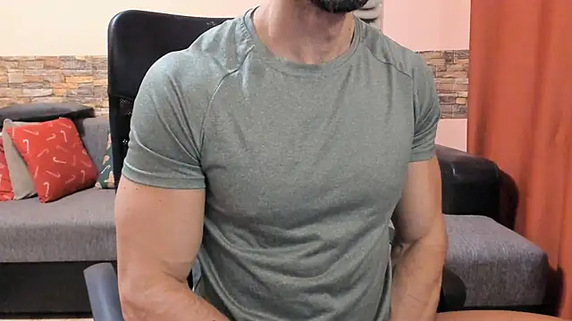 HotHunkTrainer online show from March 10, 8:51 am