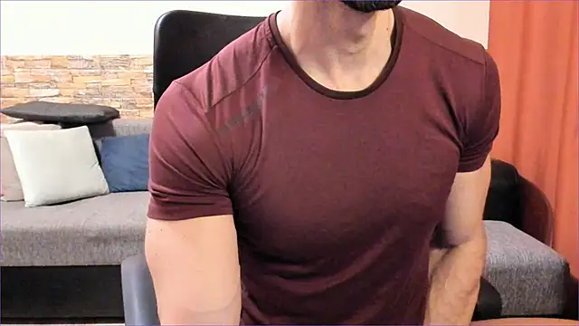 HotHunkTrainer online show from November 11, 8:20 am