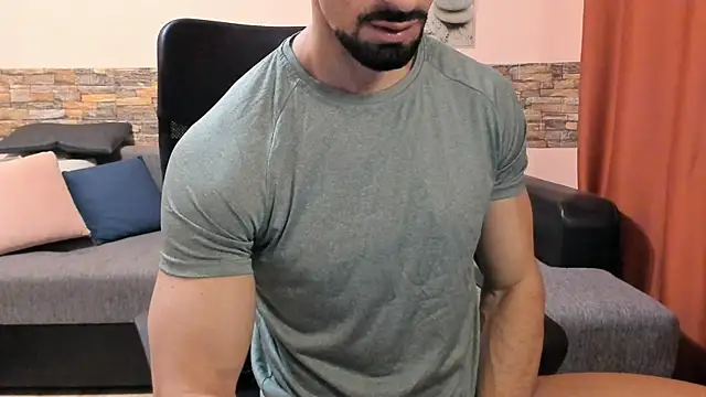 HotHunkTrainer online show from November 29, 9:20 am