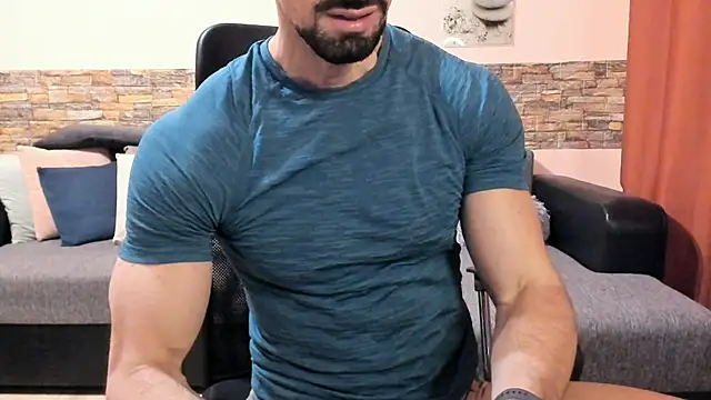 HotHunkTrainer online show from December 18, 8:19 am