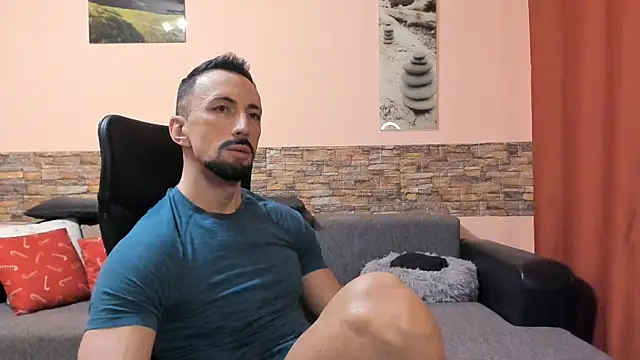 HotHunkTrainer online show from February 5, 9:05 am