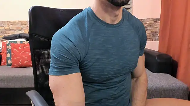 HotHunkTrainer online show from April 8, 8:27 am