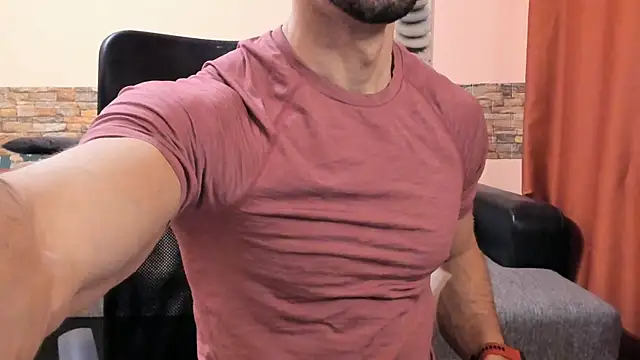 HotHunkTrainer online show from February 28, 8:58 am