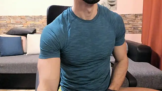 HotHunkTrainer online show from December 14, 8:53 am