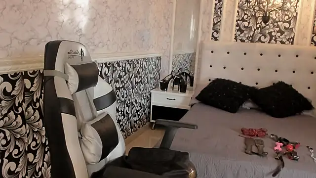 Snapshot of Foxy_Slave chatting on January 20, 8:50 pm Foxy Slave online show from January 20, 8:50 pm