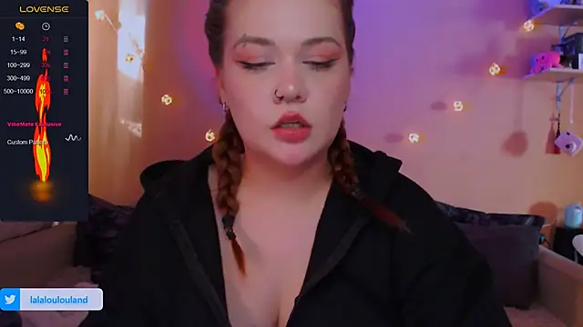 Snapshot of lala_loulou_land chatting on October 18, 12:07 pm lala loulou land online show from October 18, 12:07 pm