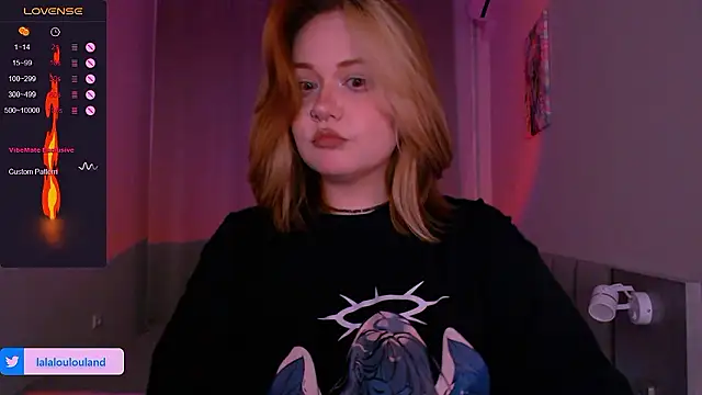 Snapshot of lala_loulou_land chatting on December 7, 7:49 pm lala loulou land online show from December 7, 7:49 pm