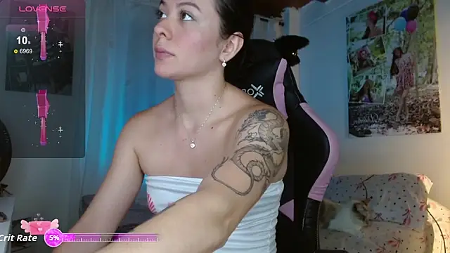 Snapshot of sexy_valentina1 chatting on June 13, 1:14 am sexy valentina1 online show from June 13, 1:14 am