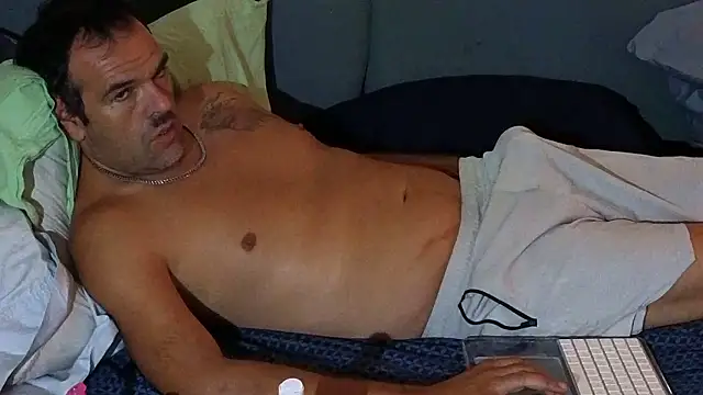 badboybrad11 online show from April 13, 9:30 pm