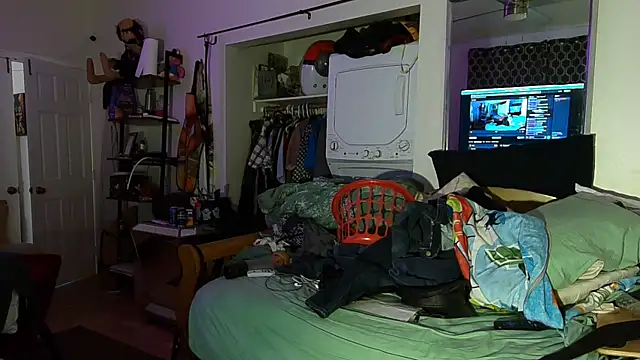 badboybrad11 online show from October 25, 1:05 am