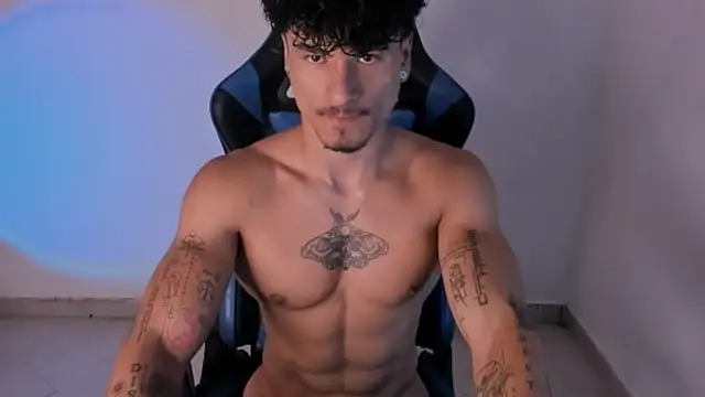 Snapshot of Thomas_Fit1 chatting on June 24, 12:59 pm Thomas Fit1 online show from June 24, 12:59 pm