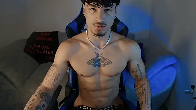 Snapshot of Thomas_Fit1 chatting on July 16, 12:35 pm Thomas Fit1 online show from July 16, 12:35 pm