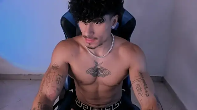 Snapshot of Thomas_Fit1 chatting on June 26, 12:38 am Thomas Fit1 online show from June 26, 12:38 am
