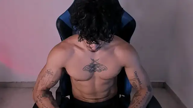 Snapshot of Thomas_Fit1 chatting on June 23, 12:25 pm Thomas Fit1 online show from June 23, 12:25 pm