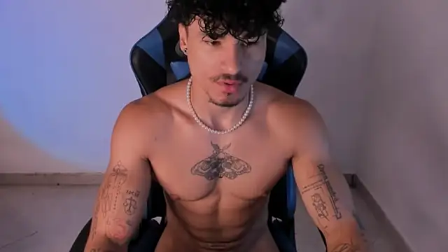 Snapshot of Thomas_Fit1 chatting on June 29, 12:05 pm Thomas Fit1 online show from June 29, 12:05 pm