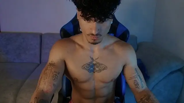 Snapshot of Thomas_Fit1 chatting on July 3, 1:12 am Thomas Fit1 online show from July 3, 1:12 am