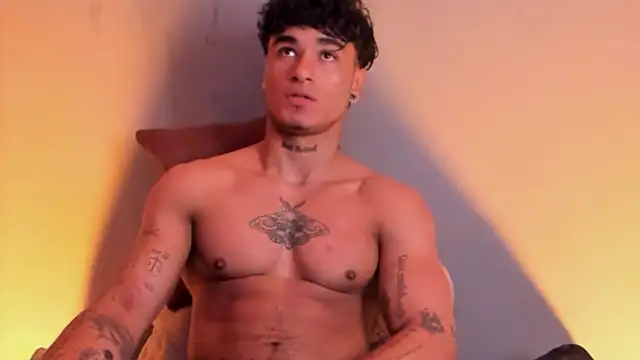 Thomas Fit1 online show from January 6, 11:19 pm