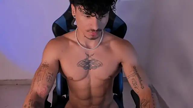 Snapshot of Thomas_Fit1 chatting on June 30, 12:49 pm Thomas Fit1 online show from June 30, 12:49 pm
