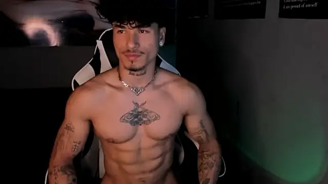 Snapshot of Thomas_Fit1 chatting on June 12, 3:26 am Thomas Fit1 online show from June 12, 3:26 am