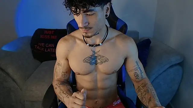 Snapshot of Thomas_Fit1 chatting on July 17, 12:35 pm Thomas Fit1 online show from July 17, 12:35 pm