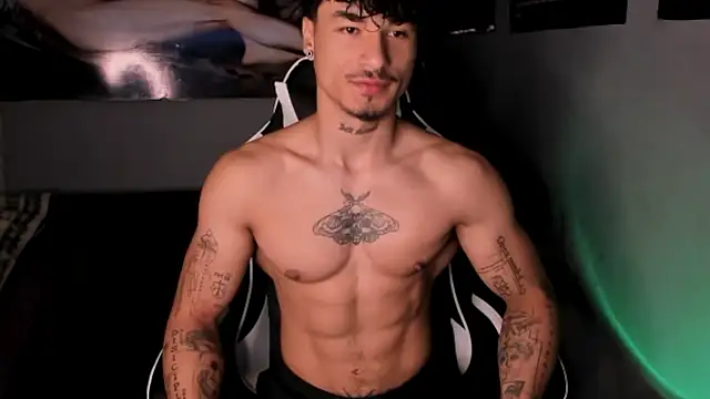 Snapshot of Thomas_Fit1 chatting on June 12, 6:27 pm Thomas Fit1 online show from June 12, 6:27 pm