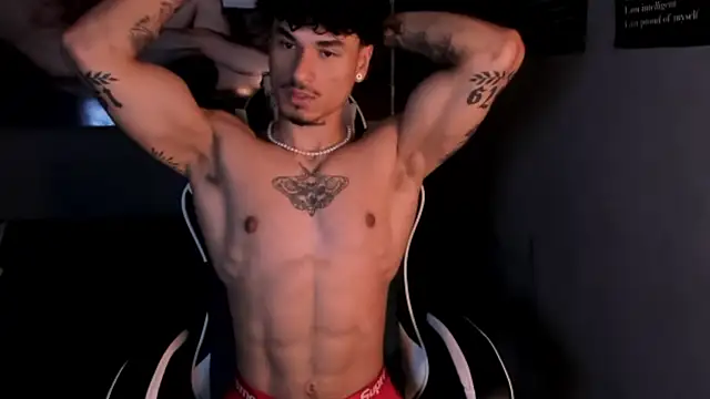 Snapshot of Thomas_Fit1 chatting on June 11, 2:44 am Thomas Fit1 online show from June 11, 2:44 am