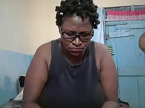Snapshot of sexy_bigboobss chatting on May 10, 8:18 am sexy bigboobss online show from May 10, 8:18 am