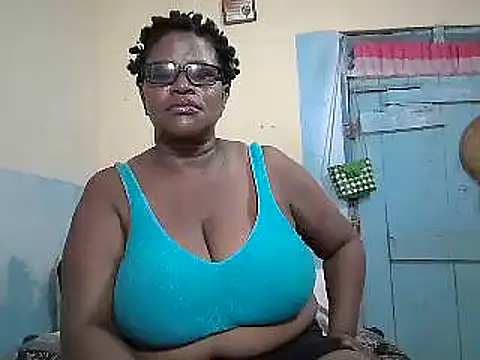 Snapshot of sexy_bigboobss chatting on May 10, 8:22 pm sexy bigboobss online show from May 10, 8:22 pm