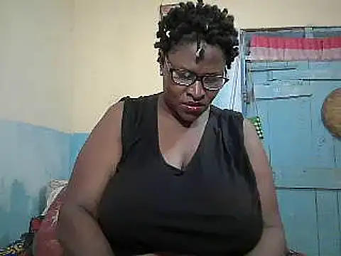 Snapshot of sexy_bigboobss chatting on May 27, 6:54 am sexy bigboobss online show from May 27, 6:54 am