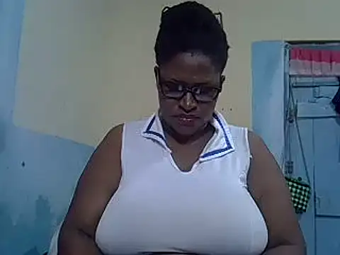 Snapshot of sexy_bigboobss chatting on October 5, 9:22 am sexy bigboobss online show from October 5, 9:22 am
