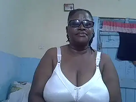 Snapshot of sexy_bigboobss chatting on October 15, 8:33 am sexy bigboobss online show from October 15, 8:33 am