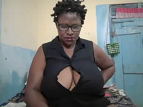 Snapshot of sexy_bigboobss chatting on July 18, 7:39 am sexy bigboobss online show from July 18, 7:39 am