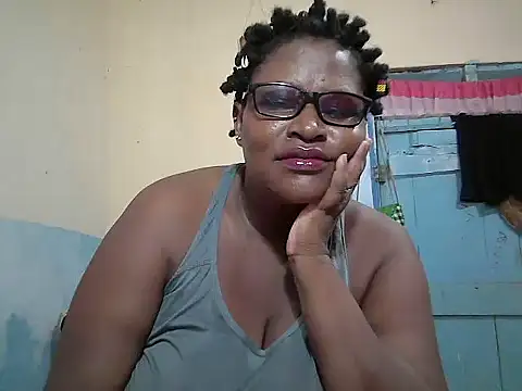 Snapshot of sexy_bigboobss chatting on May 3, 6:40 am sexy bigboobss online show from May 3, 6:40 am