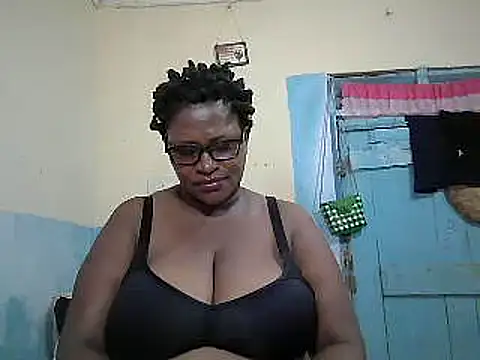 Snapshot of sexy_bigboobss chatting on May 3, 6:44 pm sexy bigboobss online show from May 3, 6:44 pm