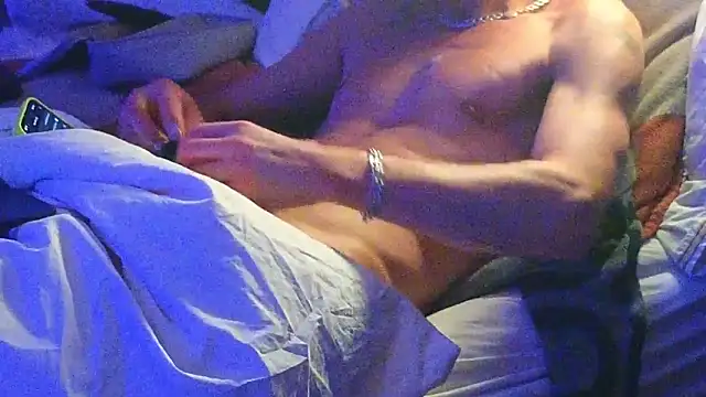 Snapshot of YouLikeBigDick9 chatting on March 14, 7:59 am YouLikeBigDick9 online show from March 14, 7:59 am