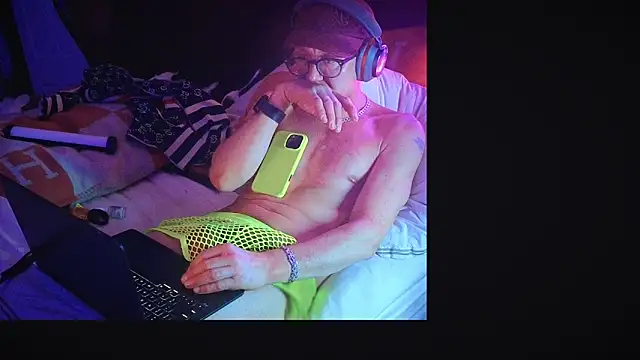 Snapshot of YouLikeBigDick9 chatting on March 10, 9:01 am YouLikeBigDick9 online show from March 10, 9:01 am