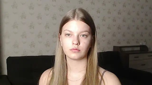 Snapshot of EmySway chatting on February 9, 7:19 pm EmySway online show from February 9, 7:19 pm
