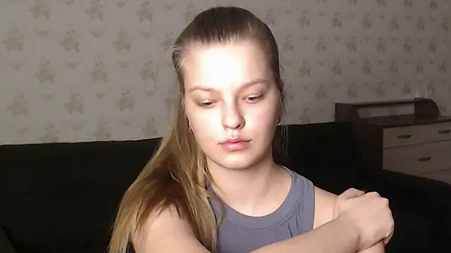 Snapshot of EmySway chatting on March 15, 8:21 pm EmySway online show from March 15, 8:21 pm