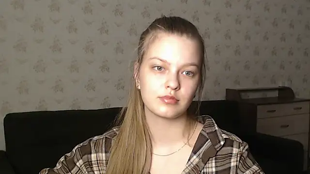 Snapshot of EmySway chatting on March 20, 3:47 pm EmySway online show from March 20, 3:47 pm