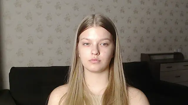 Snapshot of EmySway chatting on February 11, 9:31 am EmySway online show from February 11, 9:31 am