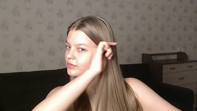 Snapshot of EmySway chatting on March 19, 6:01 pm EmySway online show from March 19, 6:01 pm