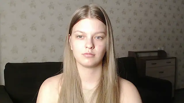 Snapshot of EmySway chatting on February 10, 1:44 pm EmySway online show from February 10, 1:44 pm