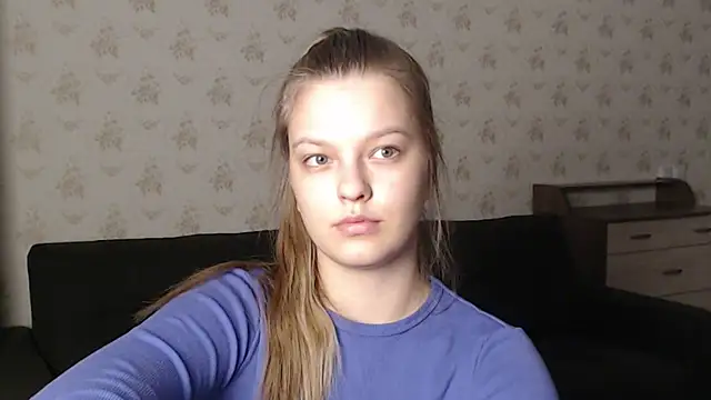 Snapshot of EmySway chatting on February 24, 5:42 pm EmySway online show from February 24, 5:42 pm