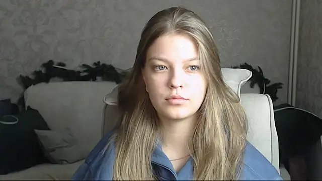 Snapshot of EmySway chatting on January 30, 1:33 am EmySway online show from January 30, 1:33 am