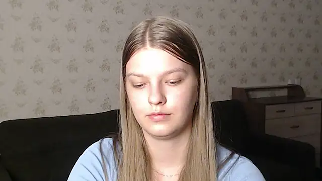 Snapshot of EmySway chatting on March 11, 8:09 pm EmySway online show from March 11, 8:09 pm