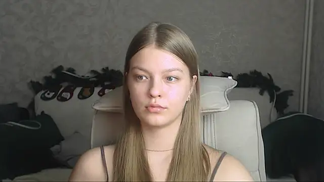 Snapshot of EmySway chatting on January 4, 2:14 pm EmySway online show from January 4, 2:14 pm