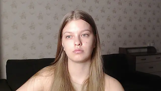 Snapshot of EmySway chatting on February 12, 8:27 am EmySway online show from February 12, 8:27 am