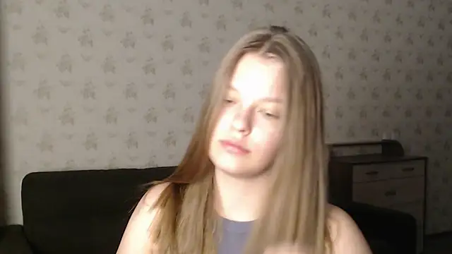 Snapshot of EmySway chatting on January 21, 10:19 pm EmySway online show from January 21, 10:19 pm